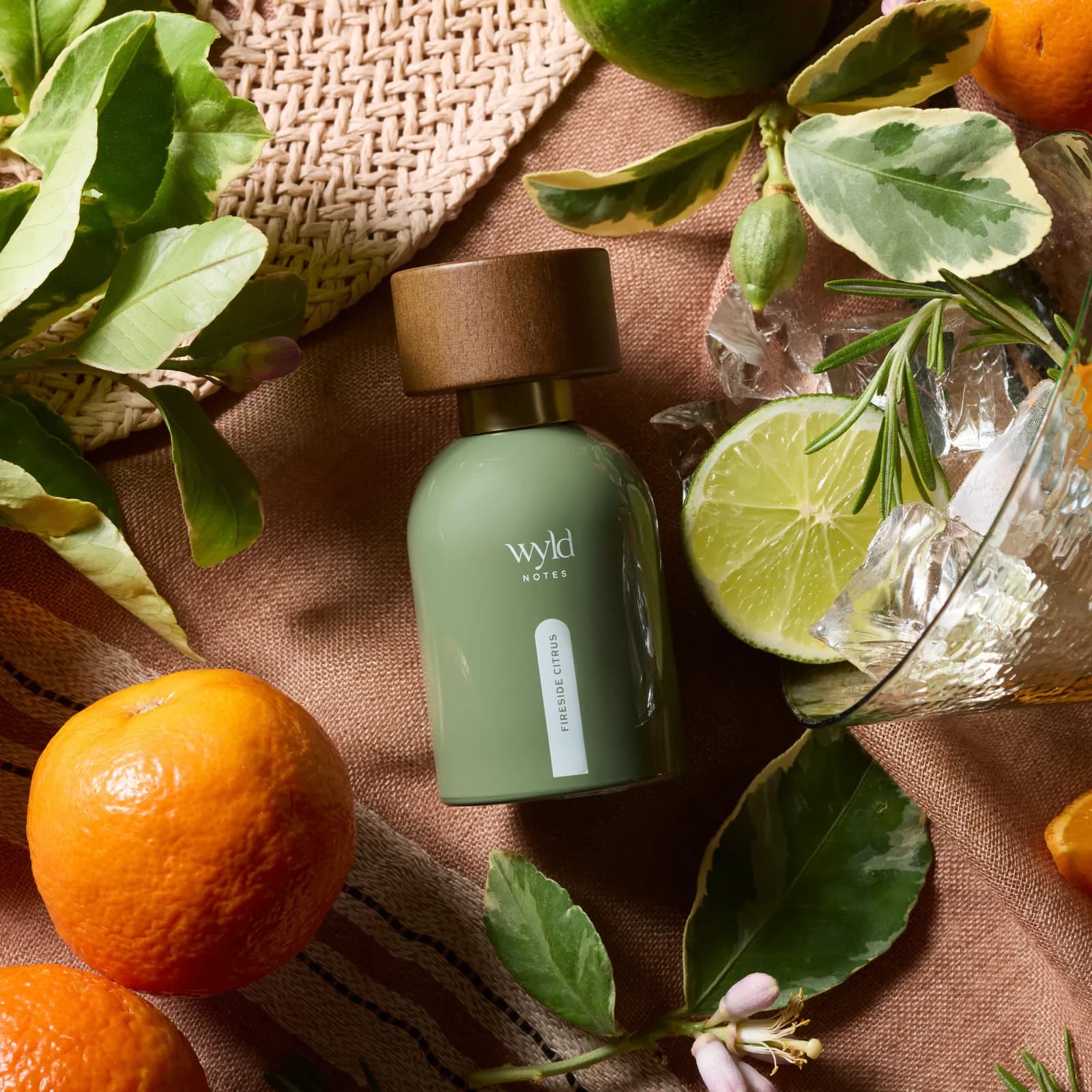Fireside Citrus von Wyld Notes auf Stoff zwischen Mandarine und Limetten